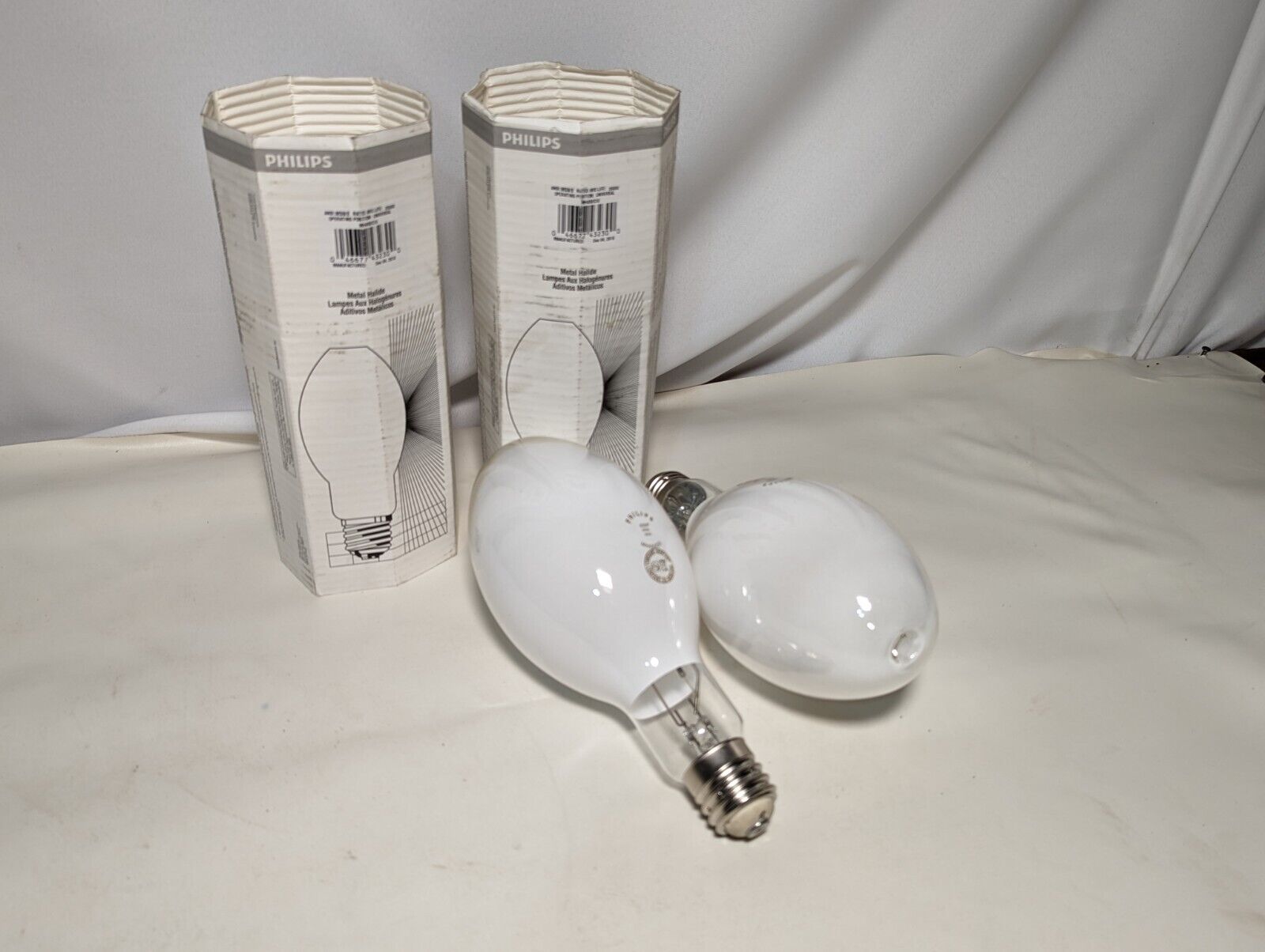 Lot of 2 Phillips MH400/C/U metal halide bulbs, 400W