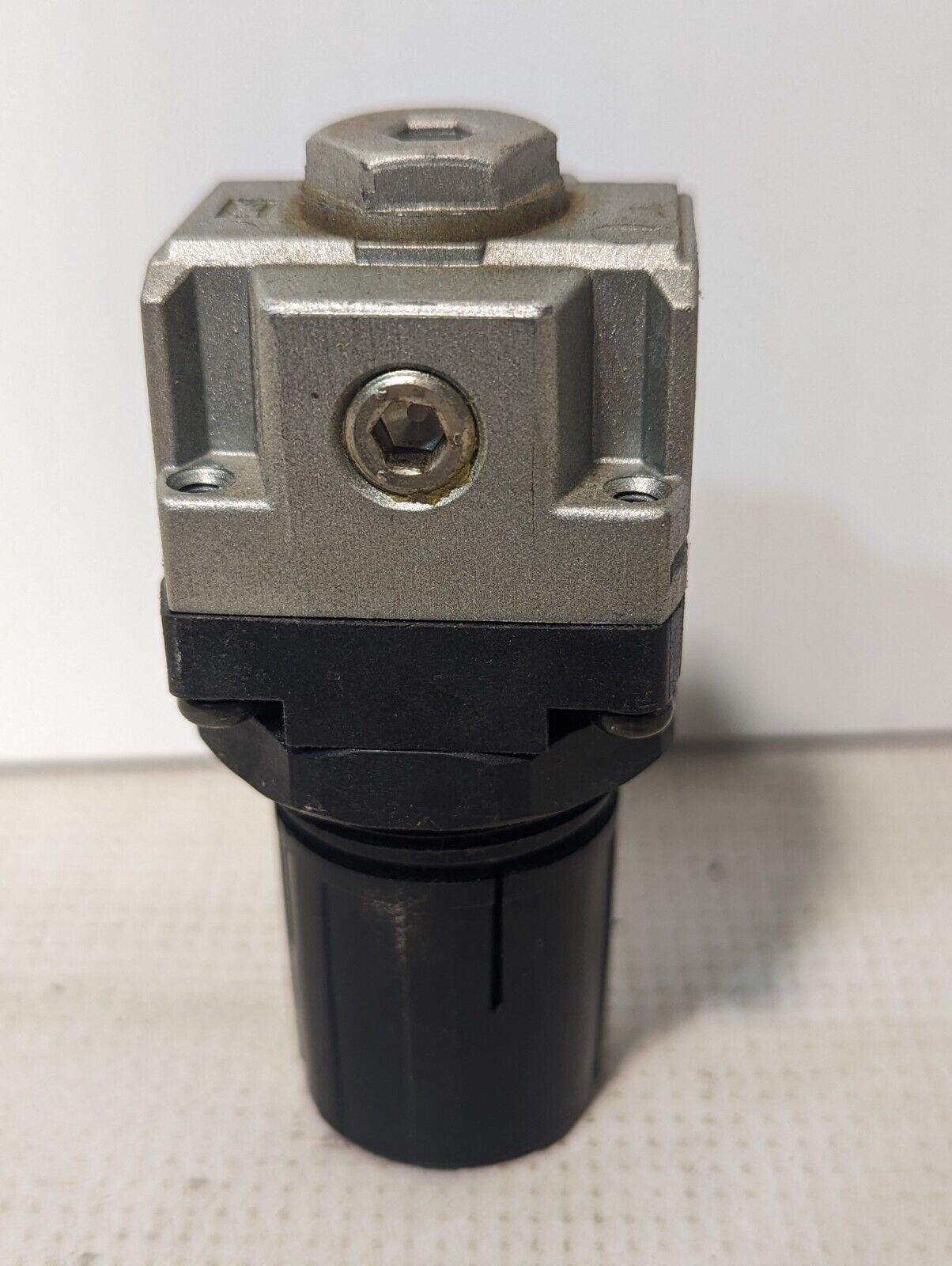 SMC NAR2000-NO2 Pressure Regulator, 0.05~0.85M Pa - Free Shipping