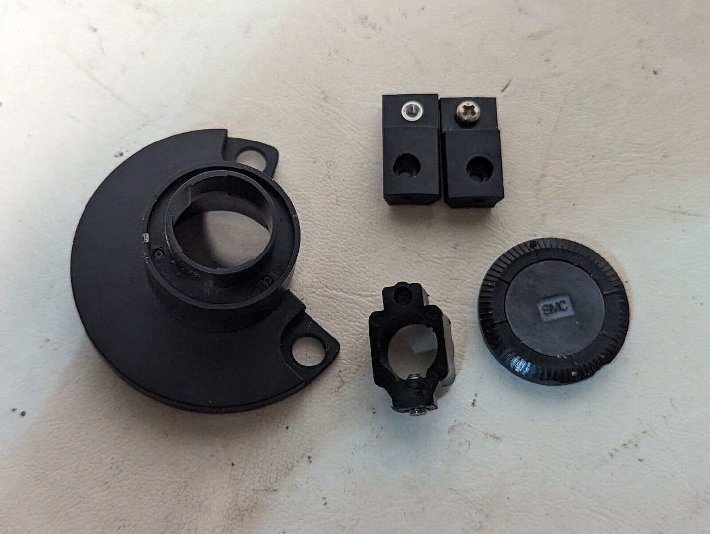 SMC CDRB1BW50-100DE-T79L rotary actuator