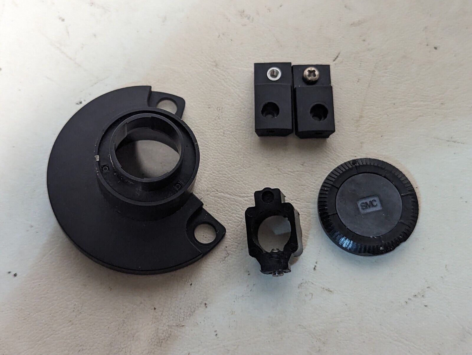 SMC CDRB1BW50-100DE-T79L rotary actuator