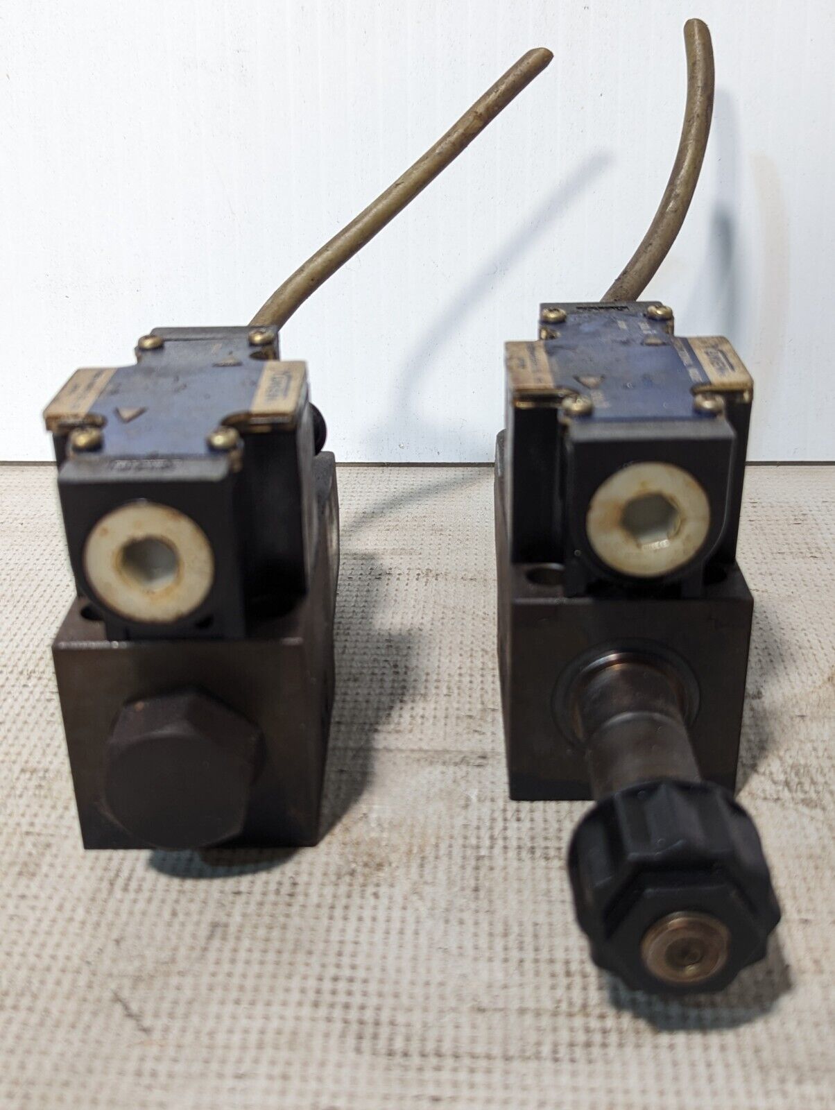 Yuken Kogyo DSG-01-2B2-A100-5006 Directional Valve - Free Shipping