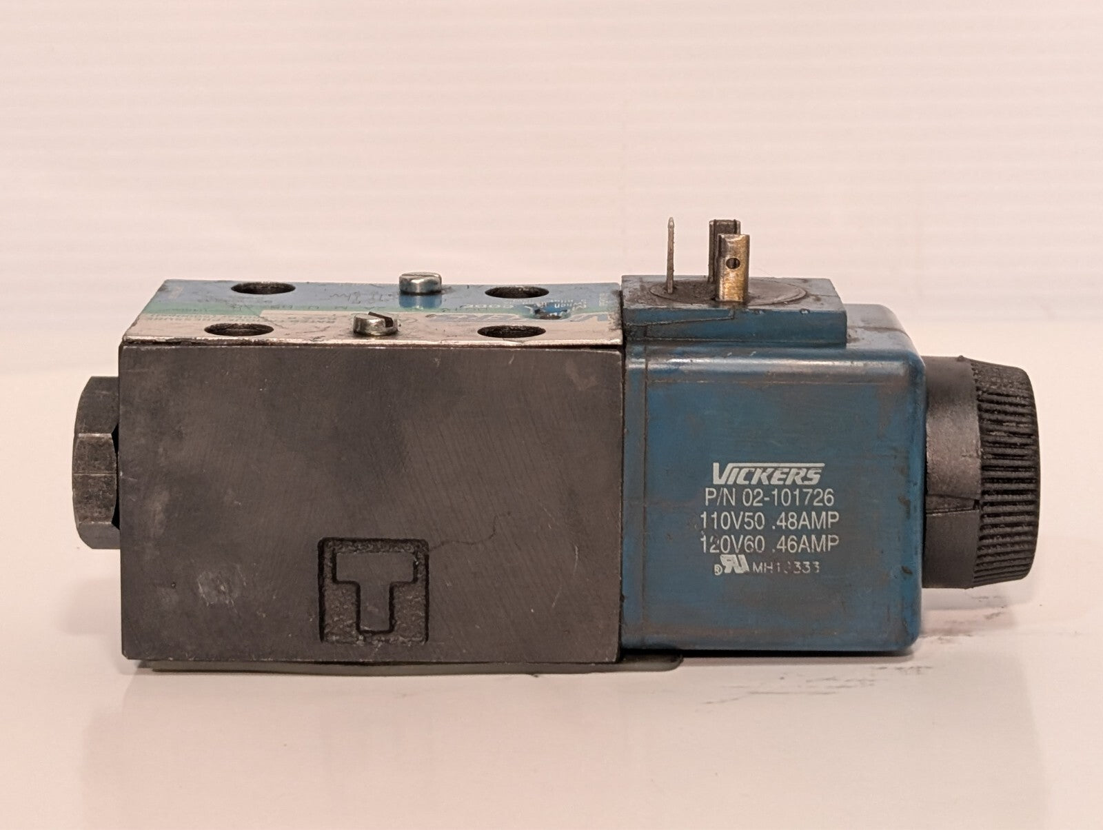 Vickers 02-101726 Solenoid Coil ONLY (DG4V-3S-2A-M-U-B5-60 Valve sold separate)