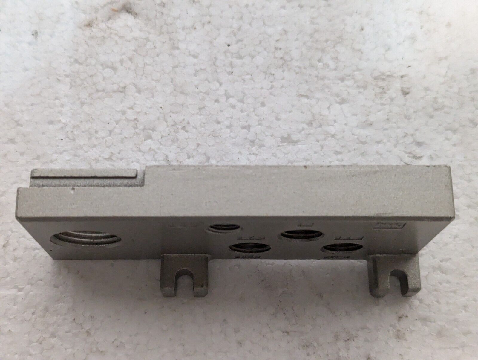 SMC Pneumatics ME202LR Manifold End Plate Kit NVSP4016 - Free Shipping