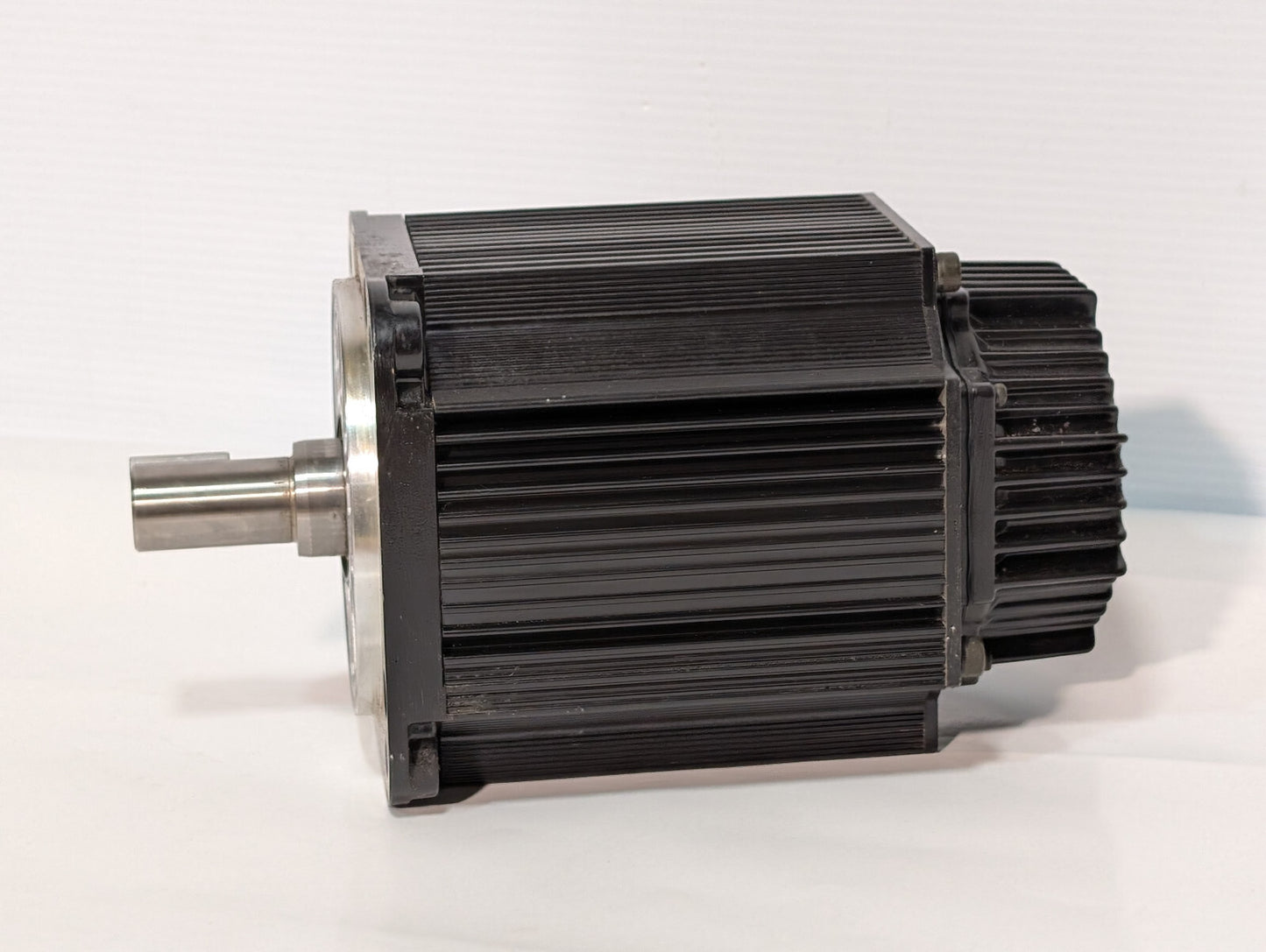 Yaskawa Electric SGMG-13A2AB AC Servo Motor W1300 N.M 8.34, A10.7, 1500RPM, 9803