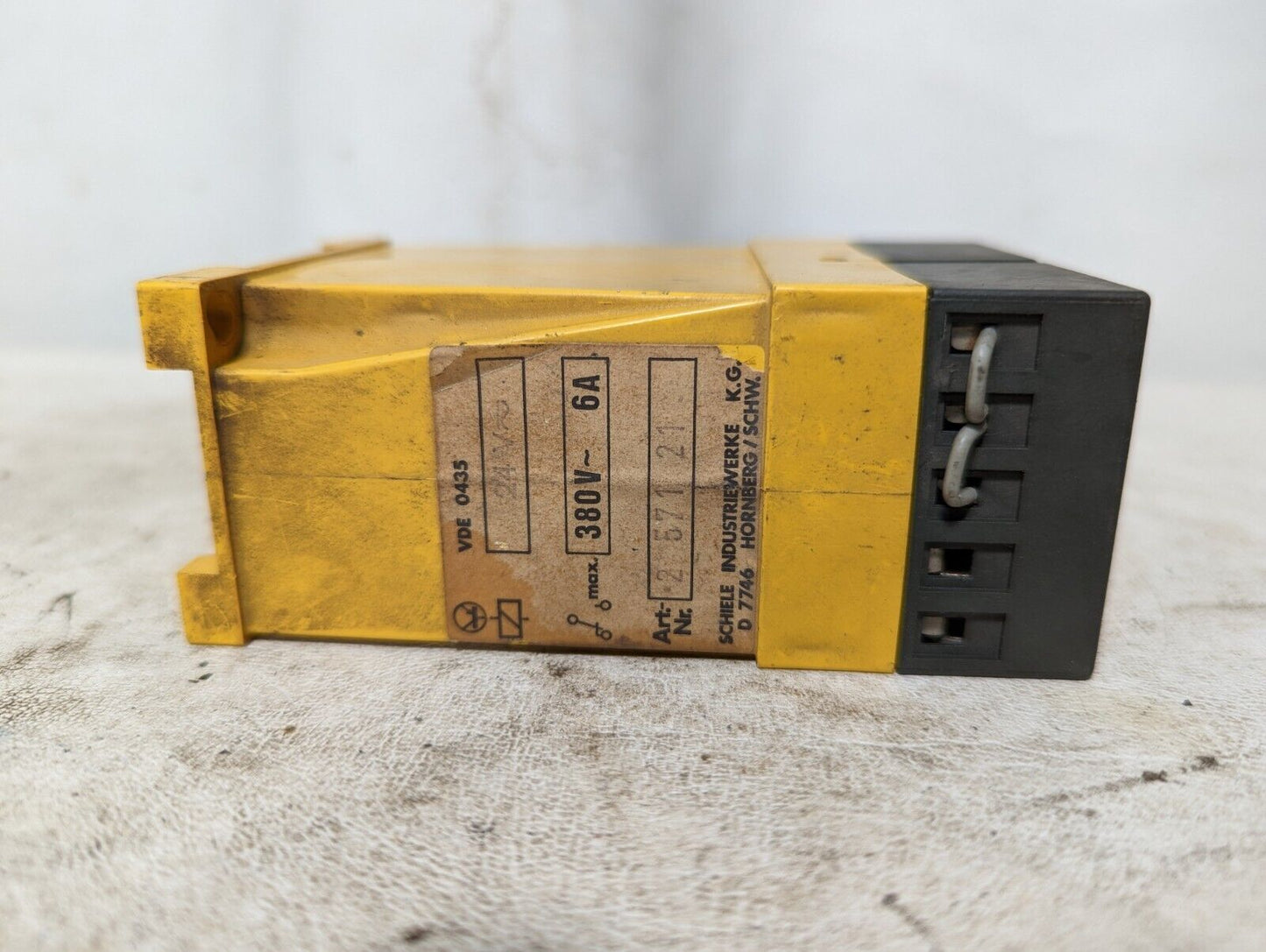 Lot of 2 Schiele 257121 ERN relays
