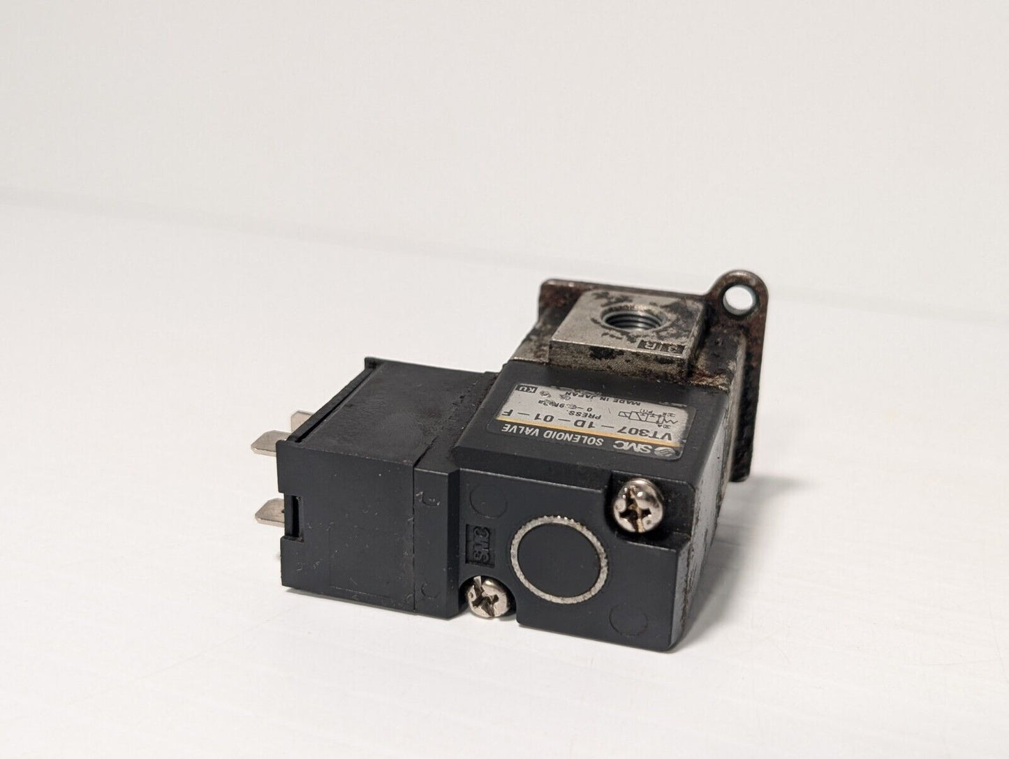 SMC VT307-1D-01-F Solenoid 3 Port Valve Coil 100VAC 26VDC