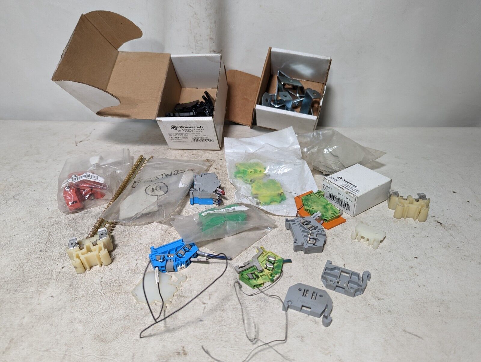 Lot of assorted terminal blocks, DIN support brackets