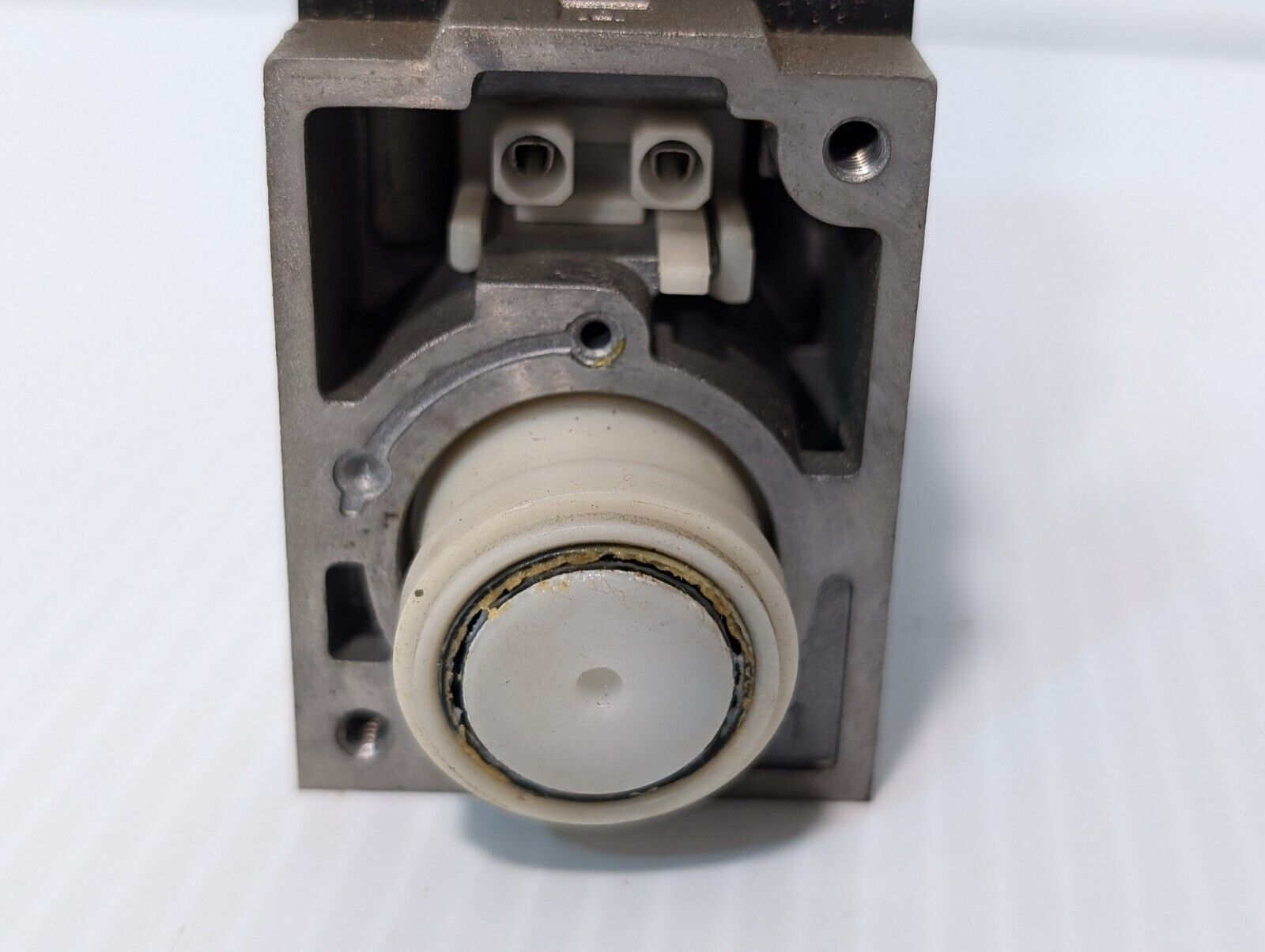 SMC NVFS4110-5DZ Solenoid Valve, Coil: 24VDC