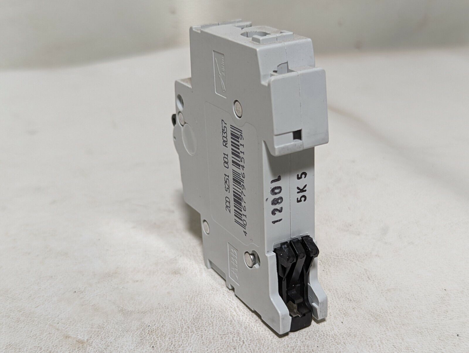 ABB S201U-K5A, 5 amps, 240VAC, 50/60Hz, 1 pole circuit breaker