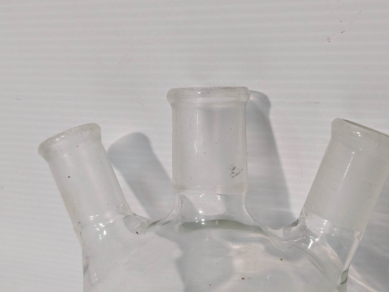 Unbranded 1000mL Round Bottom, 3-Neck Boiling Flask, Angled Joints