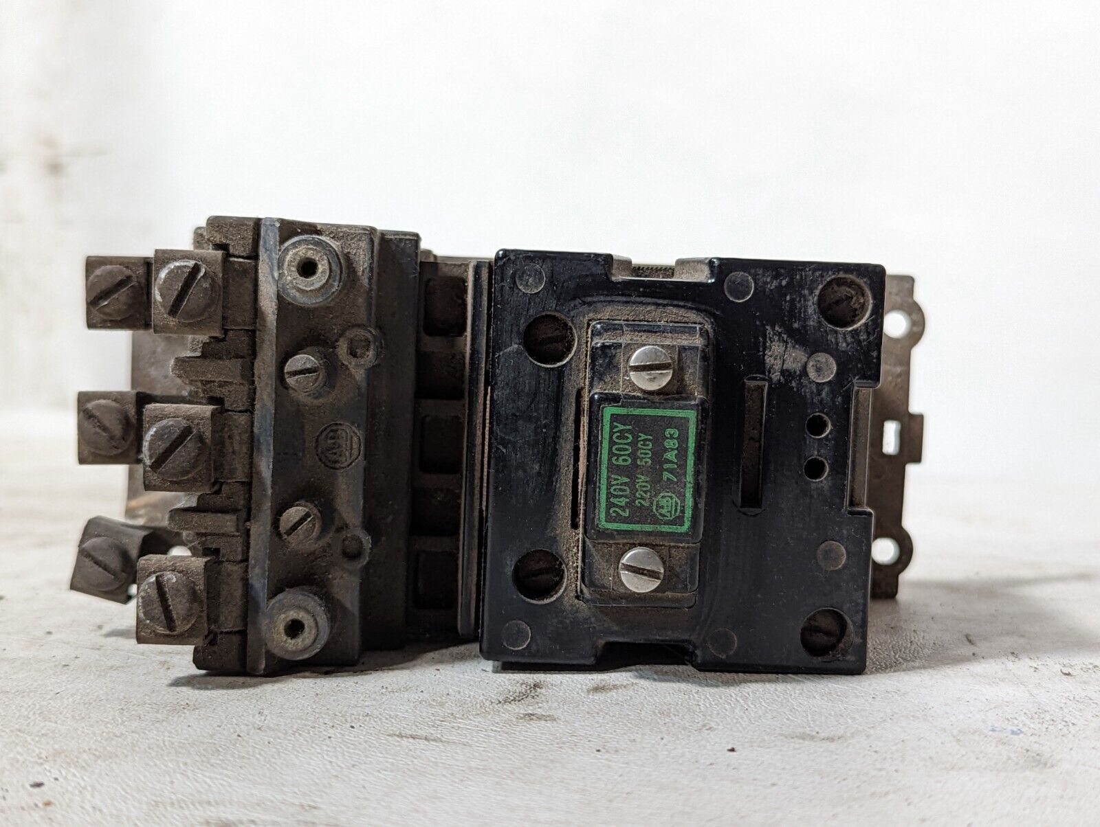 Allen-Bradley 702L-BOD93 30 Amp continuous rating AC contactor