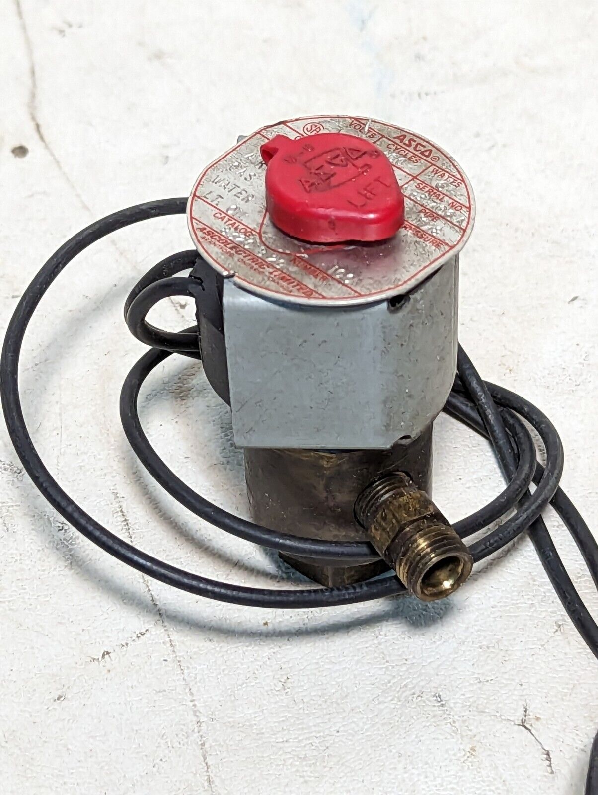 ASCO 8320B29 solenoid valve for air, gas, water, lt oil, 100PSI, 120VAC, 60Hz