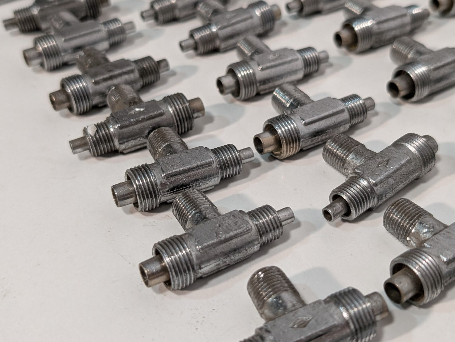 (5) Steel Tee Flared Hydraulic Tube Pipe Thread Fitting