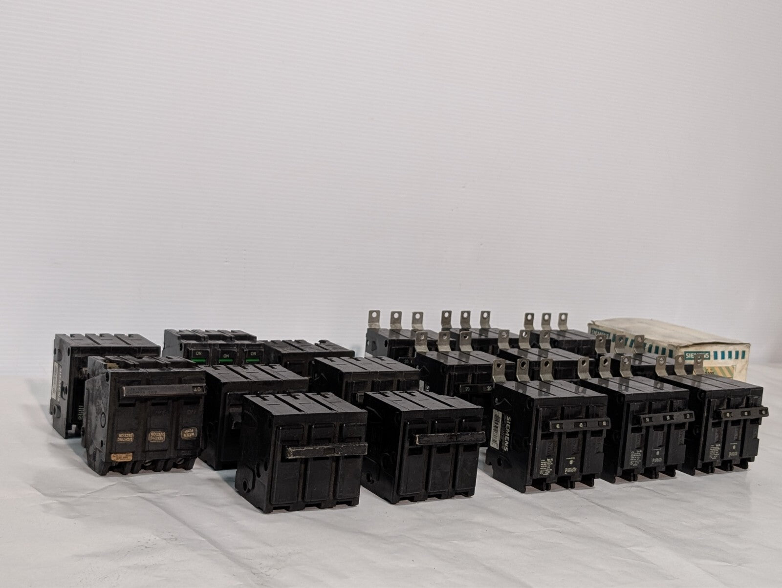(19) Siemens 3-Pole Circuit Breakers, B- and BL- Type, 15A 20A 30A 40A 50A 60A