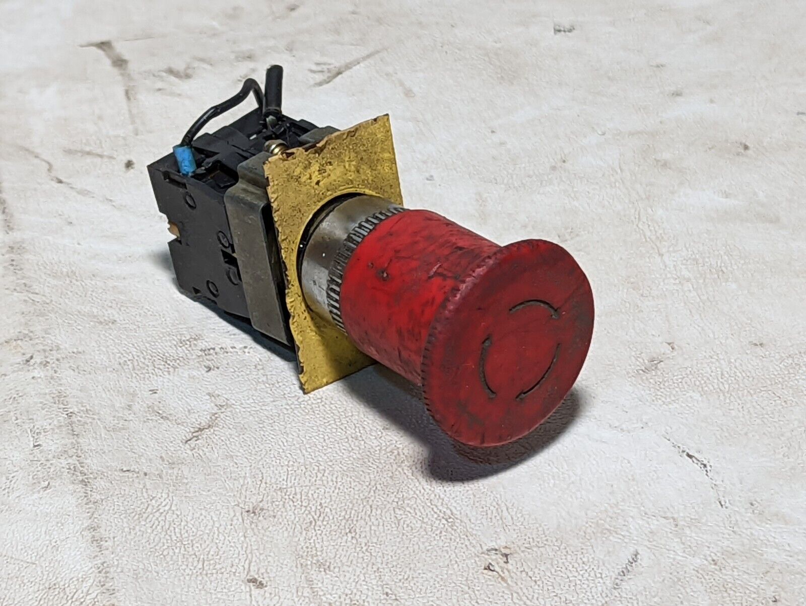 Telemecanique ZB2-BE102 red pushbutton switch