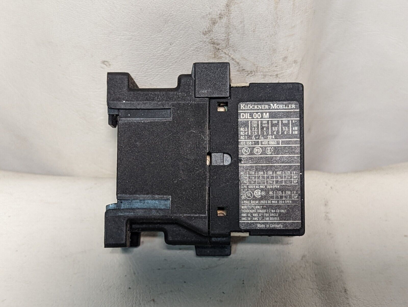 Klockner Moeller DIL00M / DILOOM Relay, 115V Coil, 20A