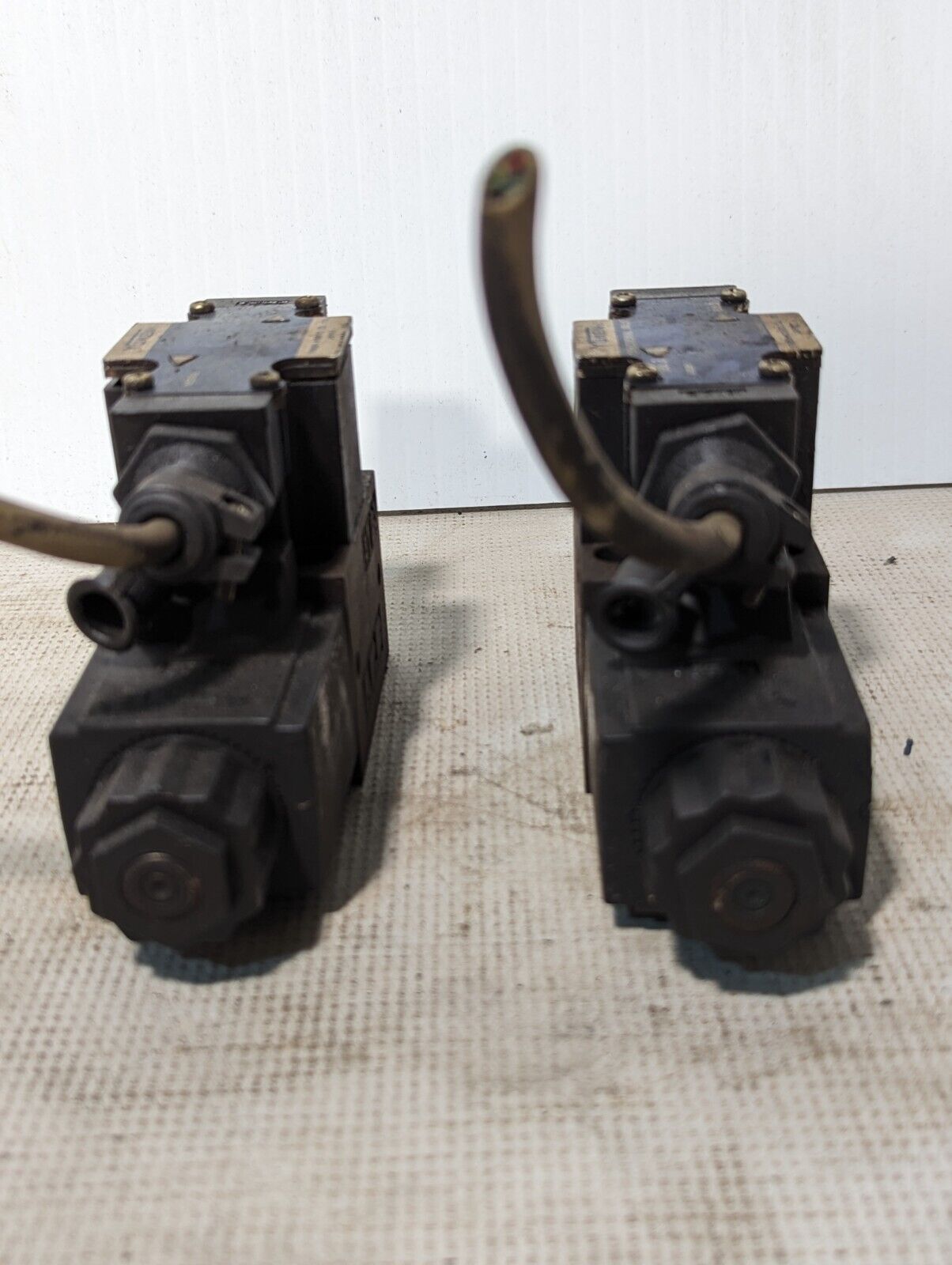Yuken Kogyo DSG-01-2B2-A100-5006 Directional Valve - Free Shipping