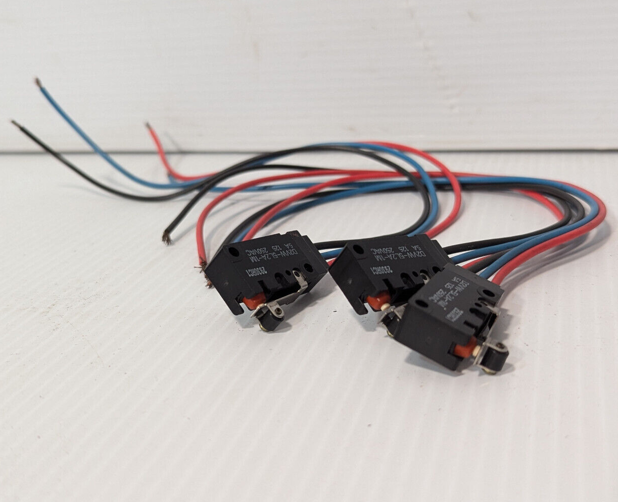 Lot of 3 Omron D2VW-5L2A-1M roller lever, micro switch 2930RC1, 125/250VAC, 5AMP
