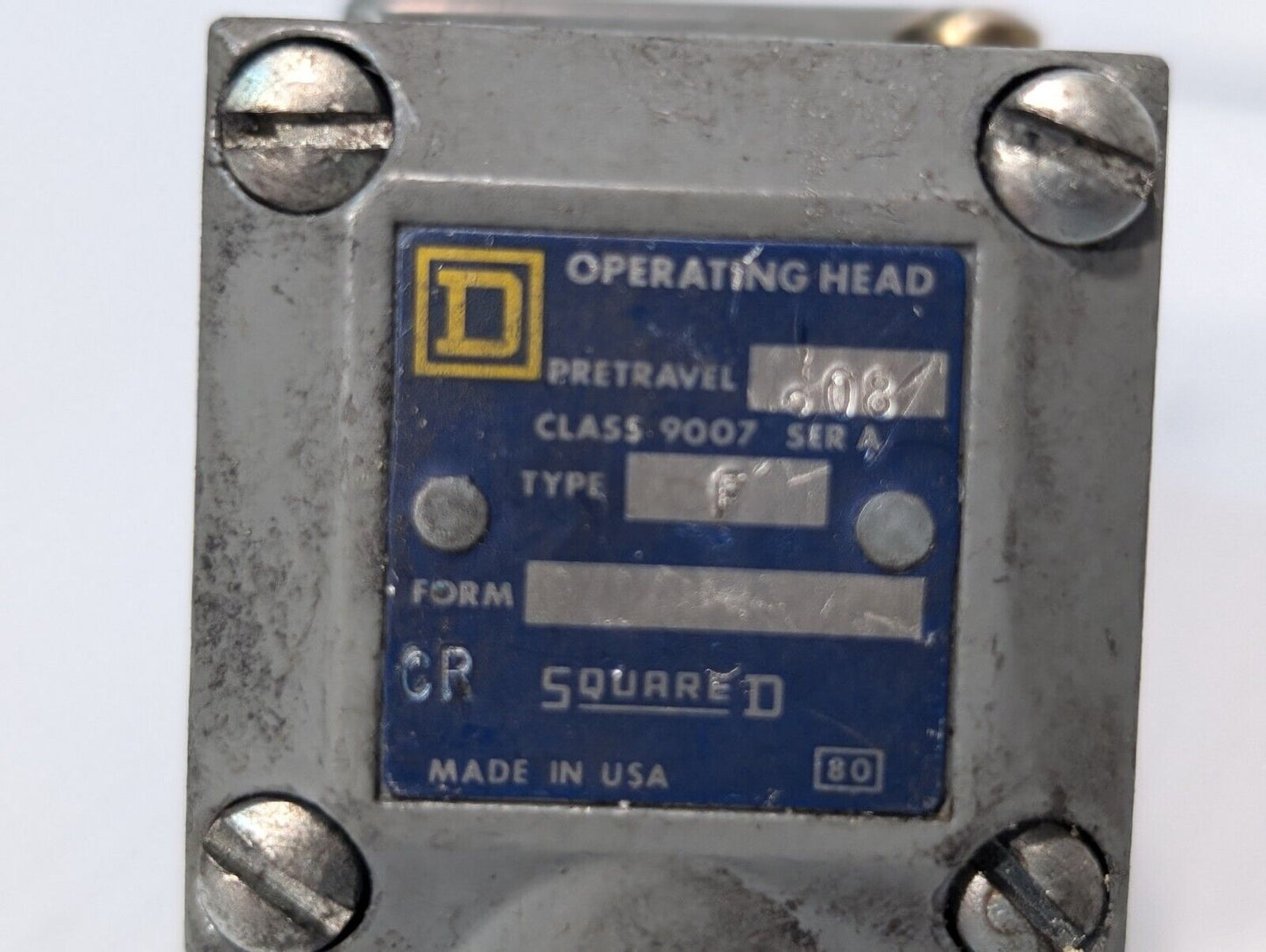 Square D 9007C54B2Y2051 Limit Switch with another 9007C54B2 part