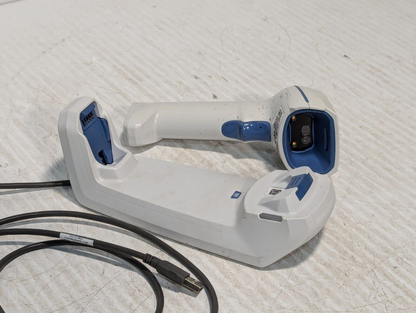 Zebra CR8178-HC Wireless barcode scanner kit, includes wireless scanner, cable