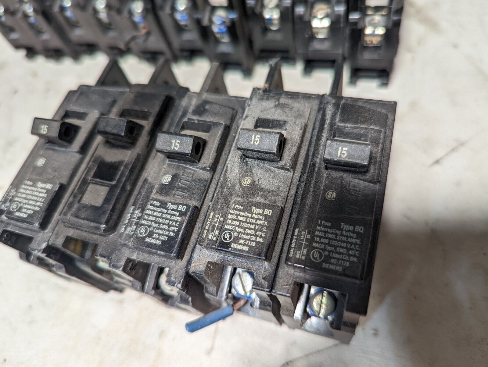 75+ Siemens/ITE/Gould BQ style circuit breakers, 56 x BQ1B015, 19 x BQ1B020, +