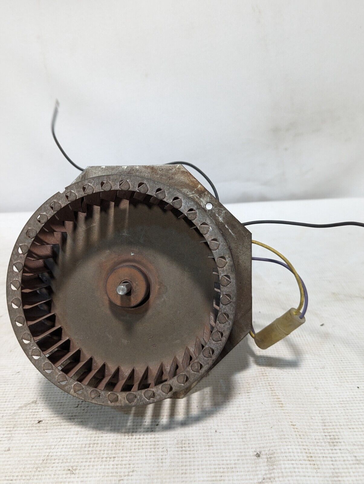 Dayton 3M292BG motor, 1/8 HP, 3000RPM, 115VAC, 60Hz, 1.3A, with fan wheel