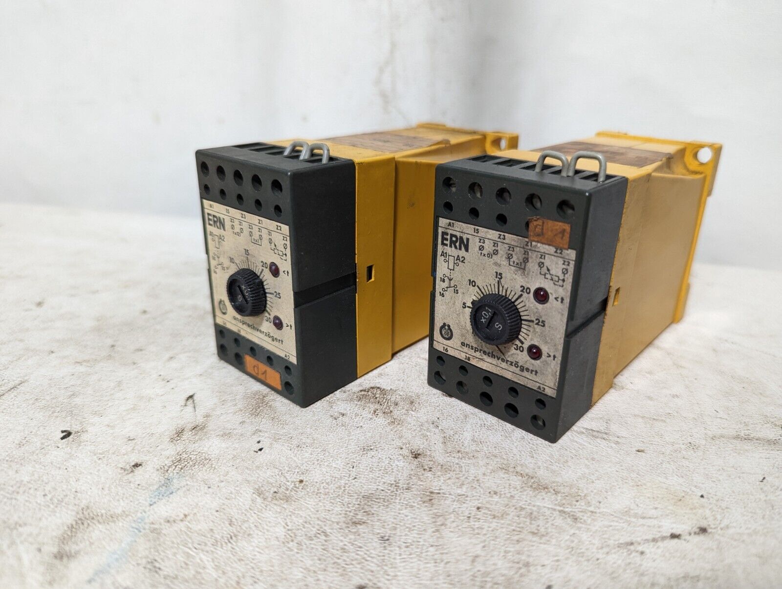Lot of 2 Schiele 257121 ERN relays