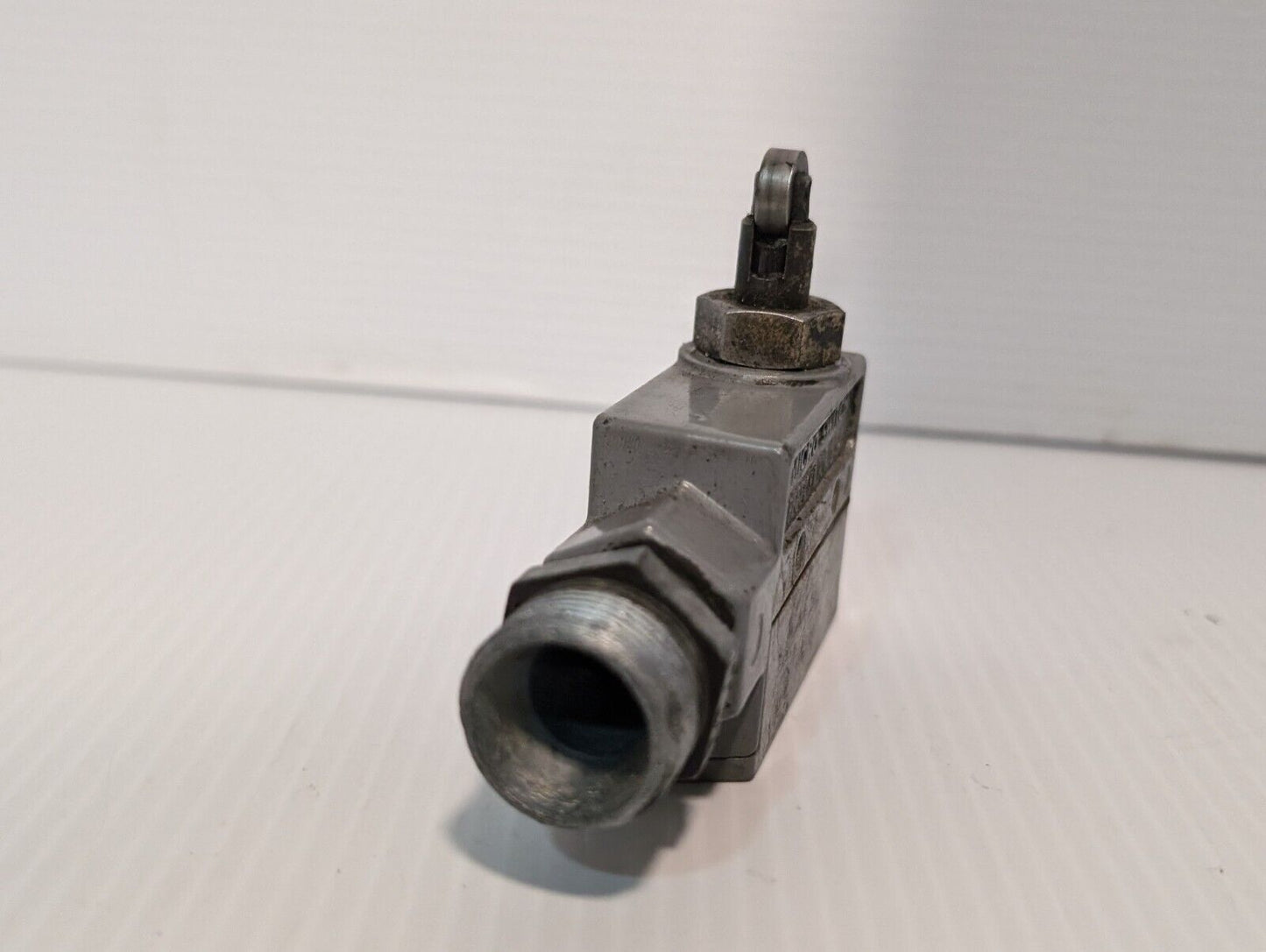 Yamatake Honeywell BZE6-2B06 Micro Switch/Limit Switch