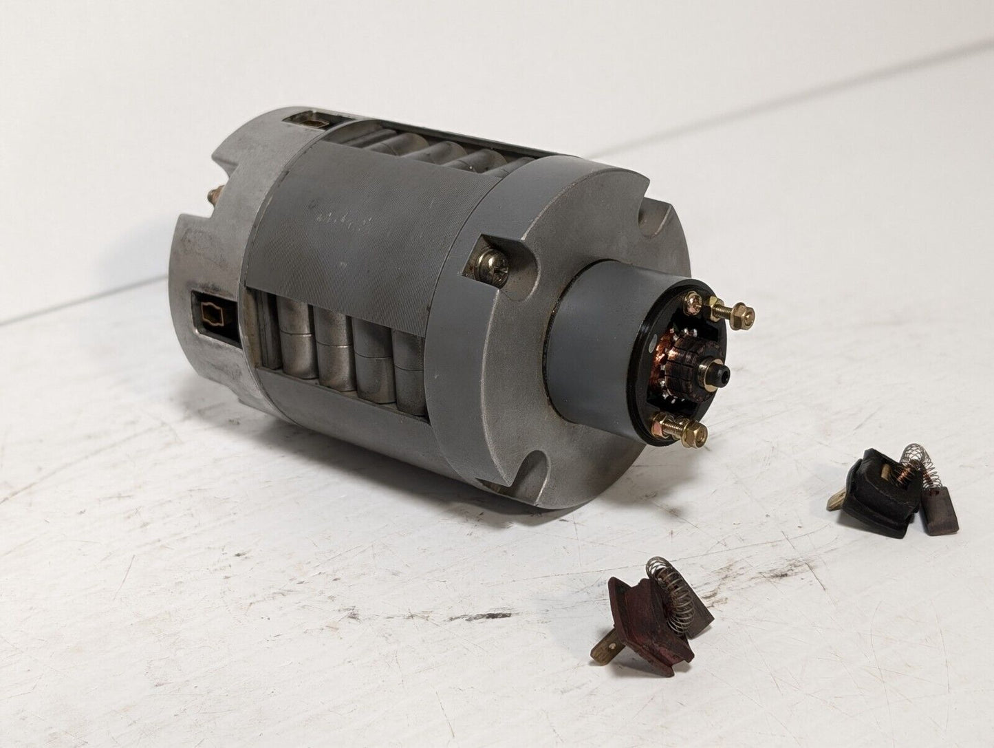 Yaskawa ABB UGTMEM-06LBB31 Minertia Servo Motor Mini Series