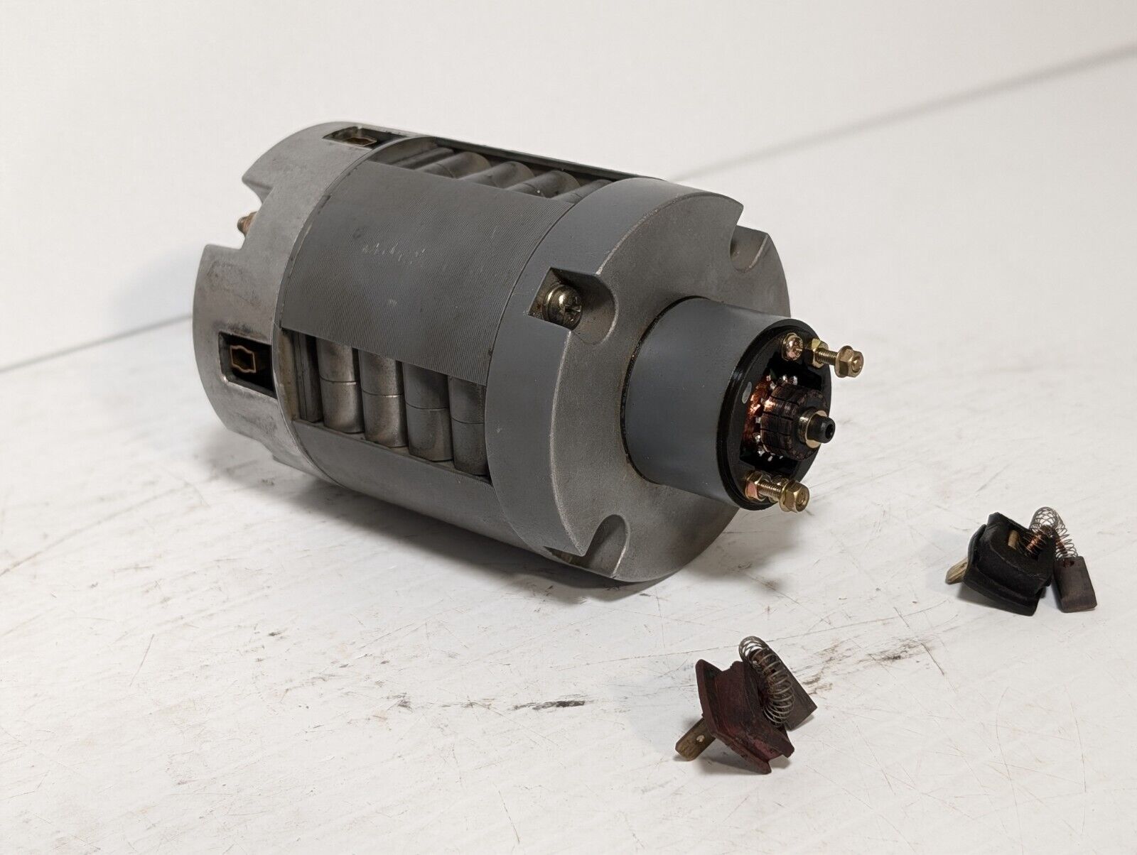 Yaskawa ABB UGTMEM-06LBB31 Minertia Servo Motor Mini Series