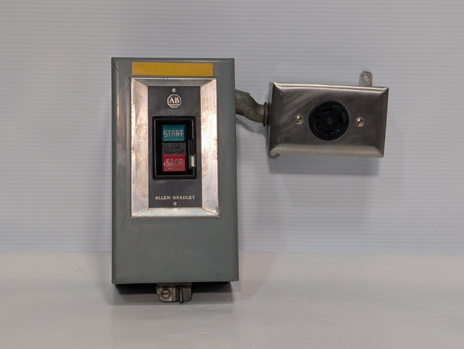 Allen Bradley 609-AAW Manual Starter in Encl. w\ 20A Hubbell Twist-Lock Recptcle