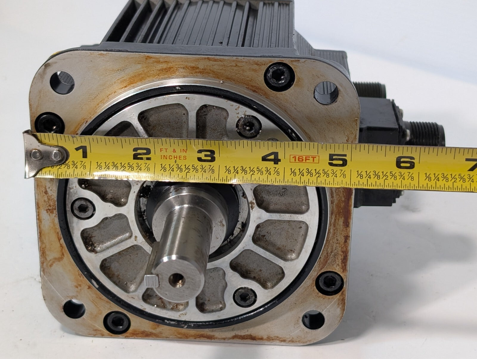Yaskawa SGMG-05A2AB AC Servo Motor 450W 1500RPM 3.8A 200V Continuous