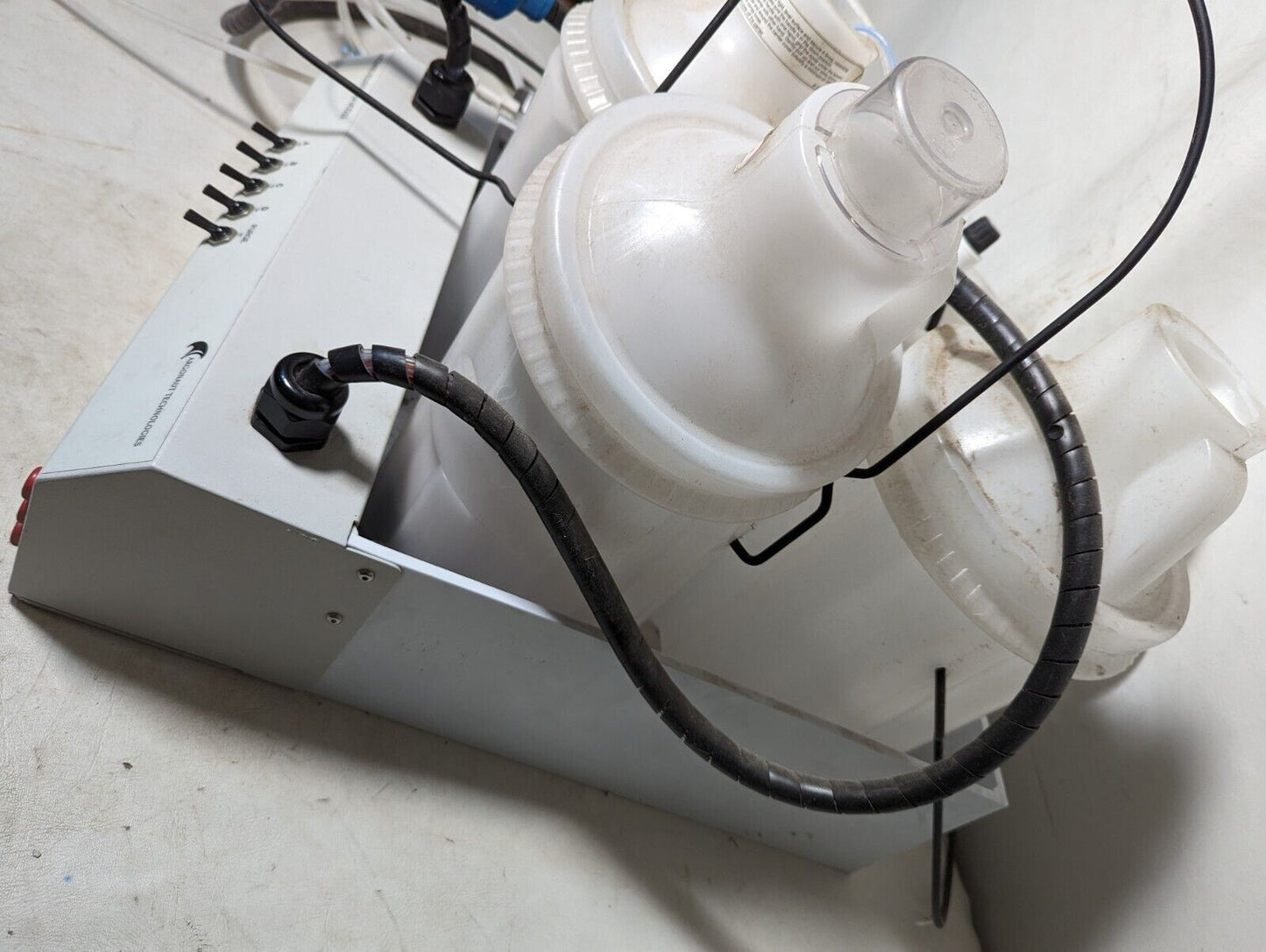 Argonaut Technologies Quest 210 ASW system, automated solvent wash module