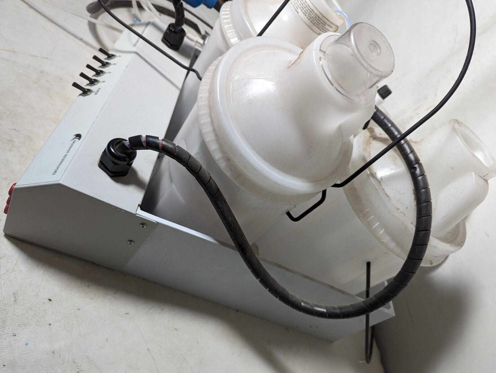 Argonaut Technologies Quest 210 ASW system, automated solvent wash module