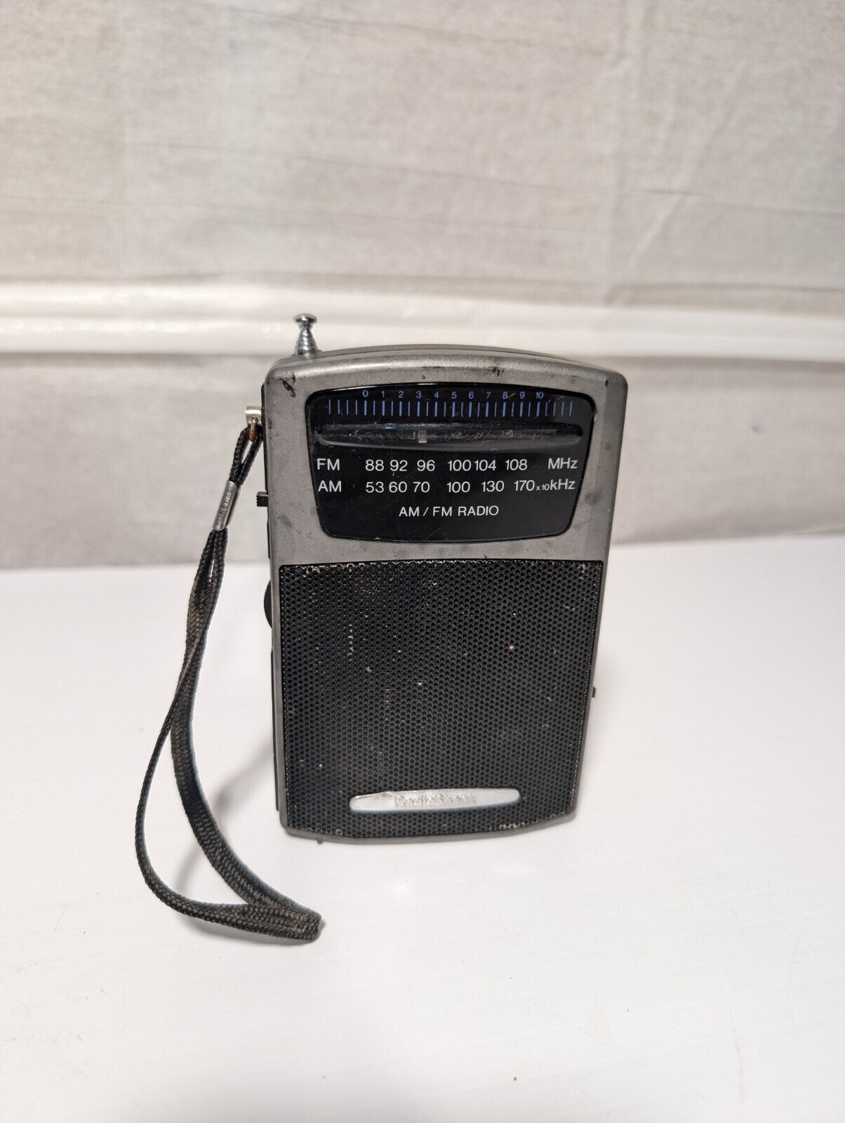 Vintage Radio Shack 12-464 AM/FM Black and Grey Pocket Radio