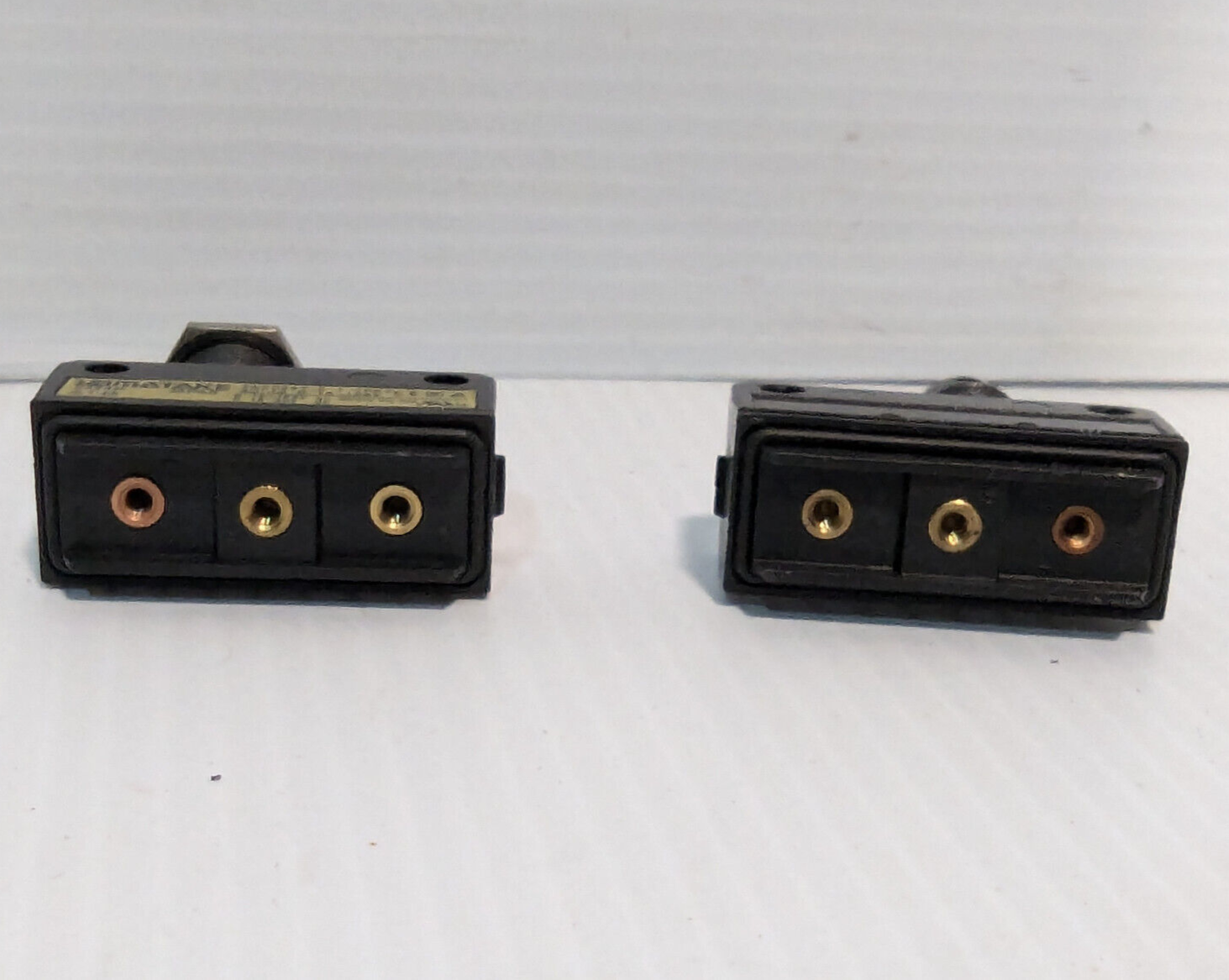 Lot of 2: Yamatake, Azbil SL1-EK limit switches, roller plunger, free shipping