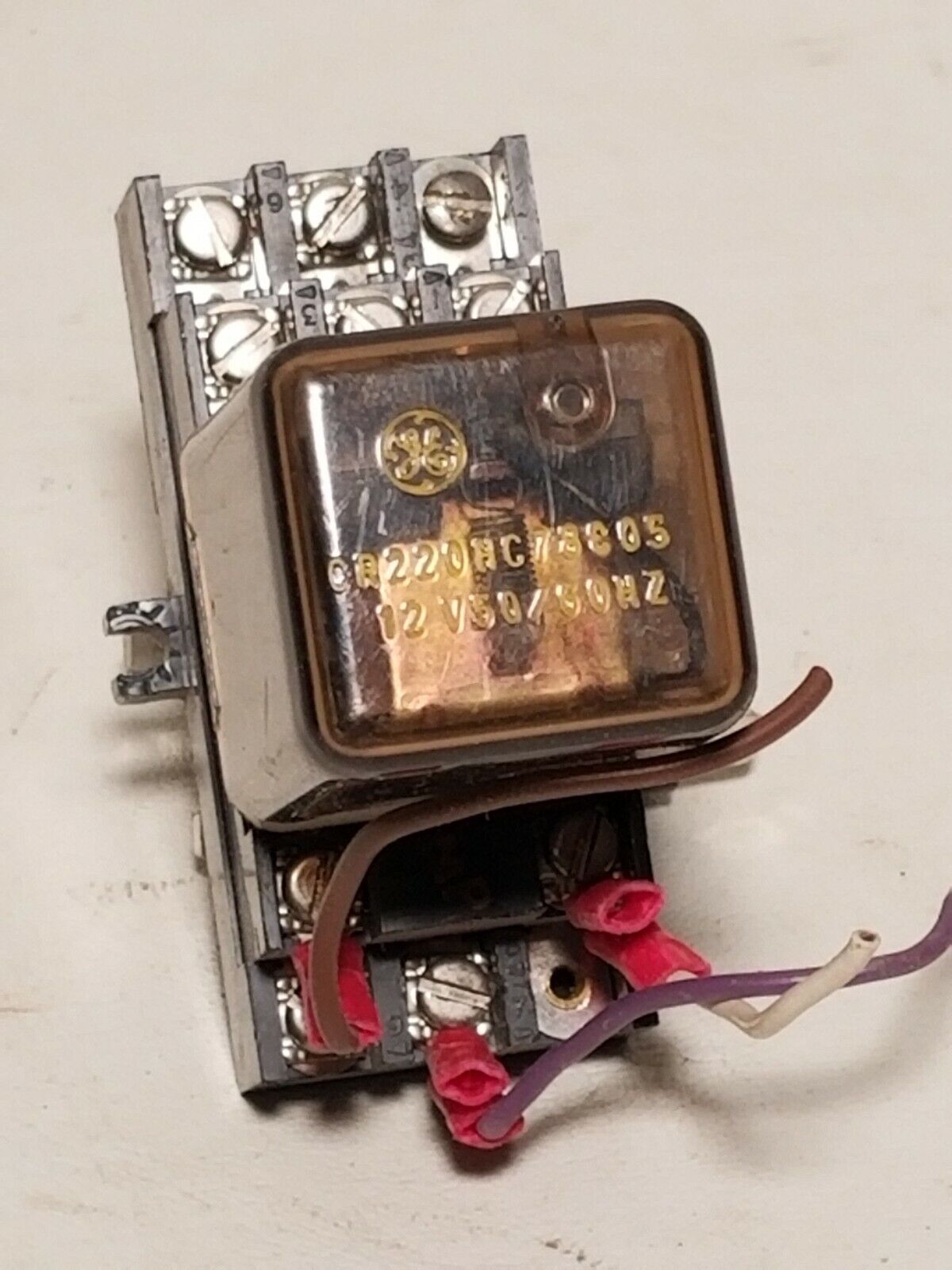 GE CR220HC78C05, 12V, 50/60 Hz relay with CR220HX17 base