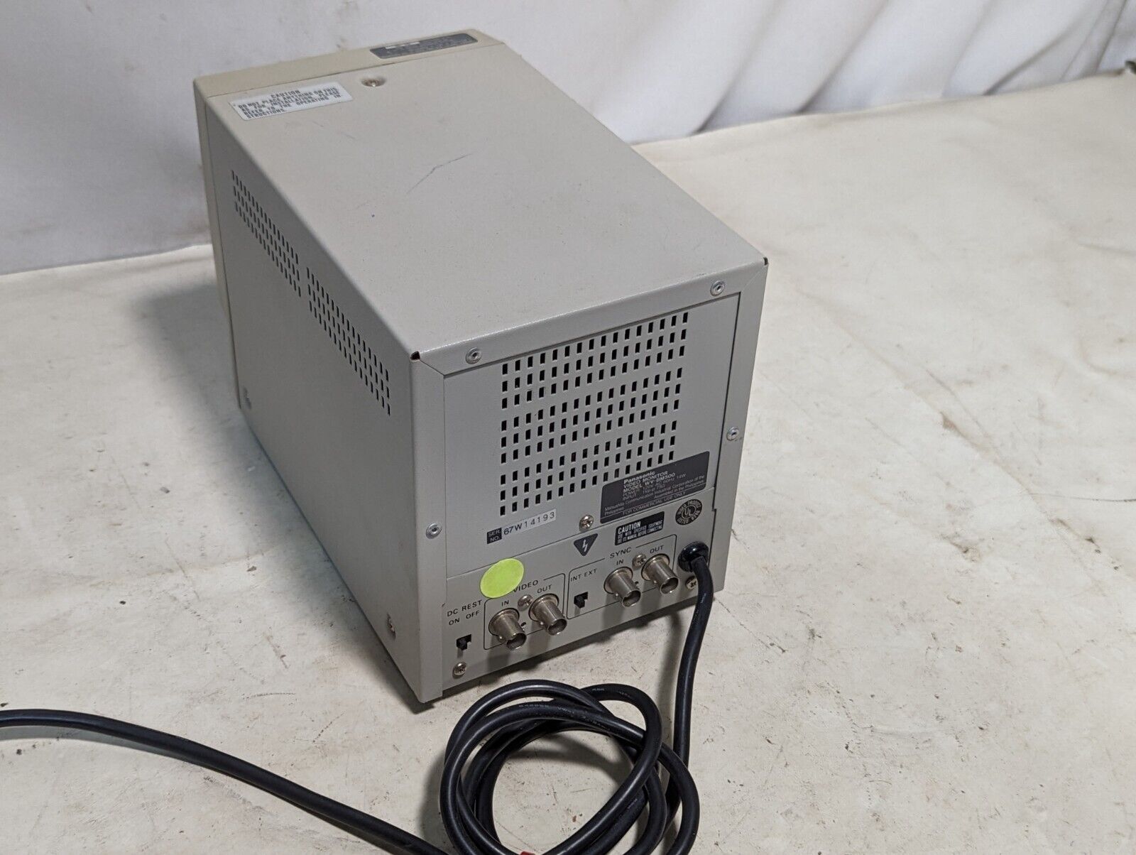 Pansonic WV-BM500 video monitor, powers on but does not display