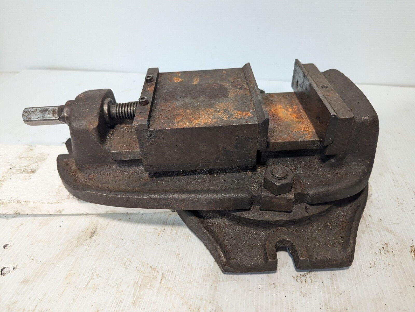 Unbranded milling machine vise, 6 inch, some corrosion - Free Shipping
