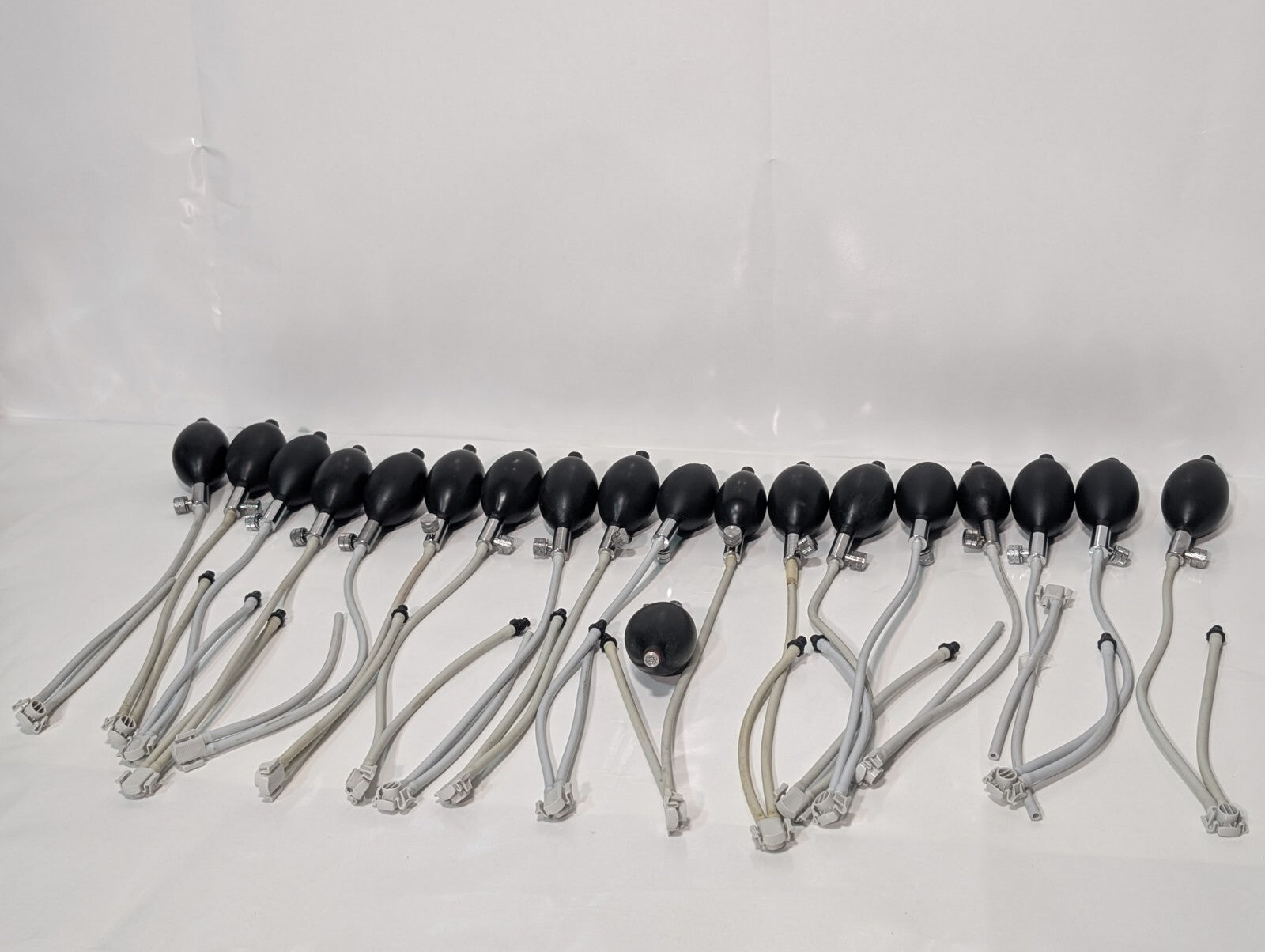[19] Black Manual Inflation Pump Sphygmomanometer Blood Pressure Latex Ball Bulb