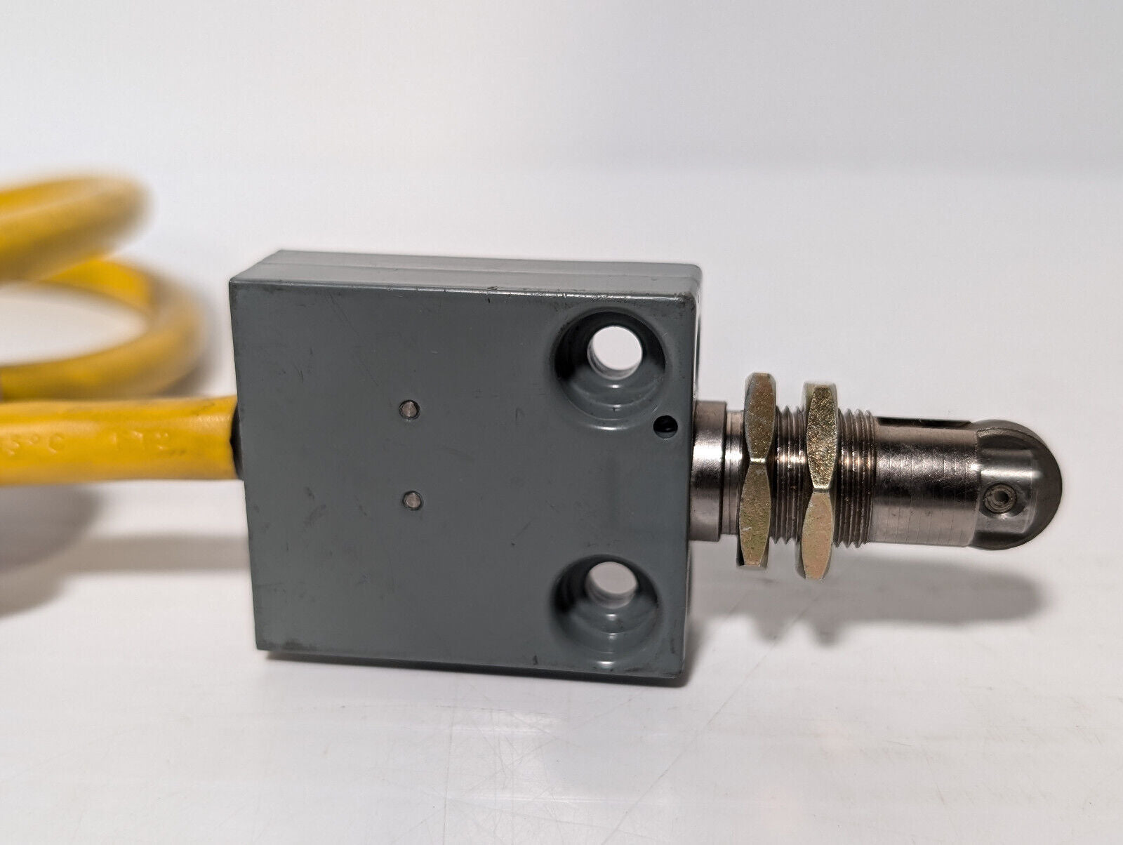 Square D MS07G0100 Class 9007, Ser B Limit Switch, Sensor, Plunger, Roller, SPDT