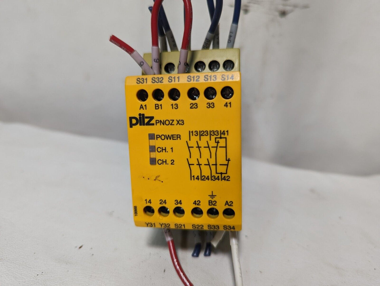 pilz PNOZ X3 safety relay, 120VAC, 24VDC, automatic/monitored start