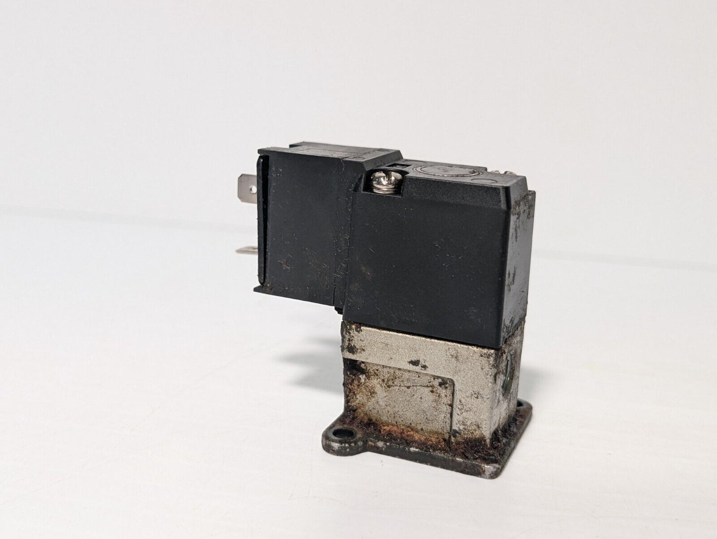 SMC VT307-1D-01-F Solenoid 3 Port Valve Coil 100VAC 26VDC