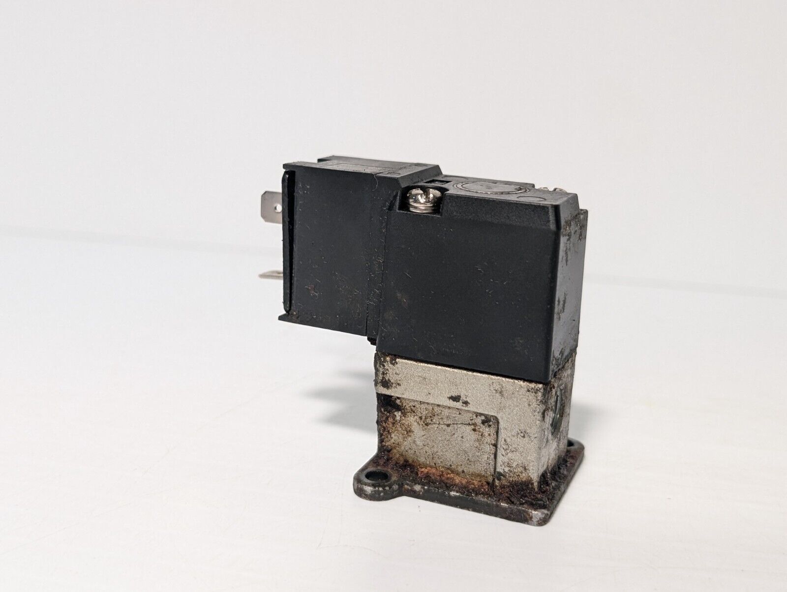 SMC VT307-1D-01-F Solenoid 3 Port Valve Coil 100VAC 26VDC