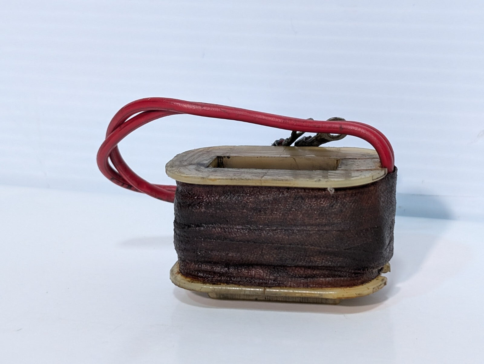 Vickers 316011 Solenoid Valve Coil, 115V @ 60Hz, Design Valve D05 Size