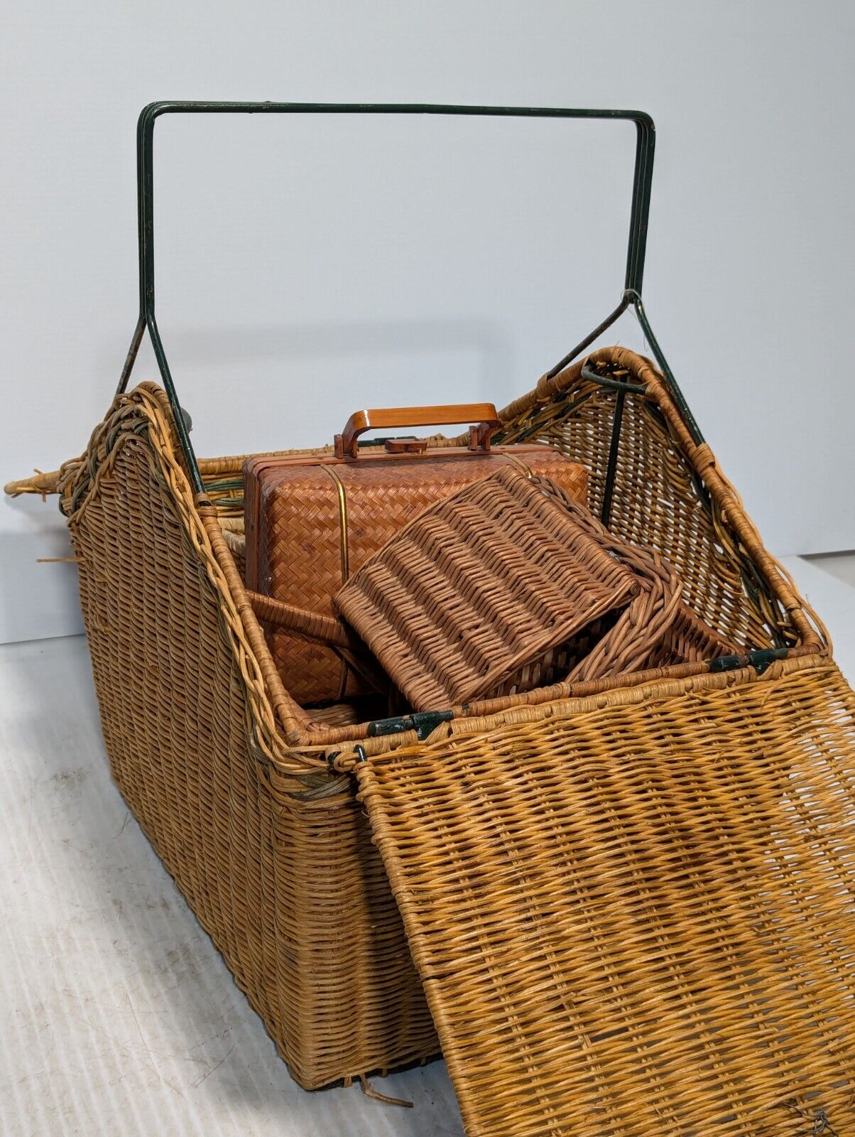 Vintage Huntsman Picnic Basket, Comes With 4 Accessory Baskets - Free Shipping