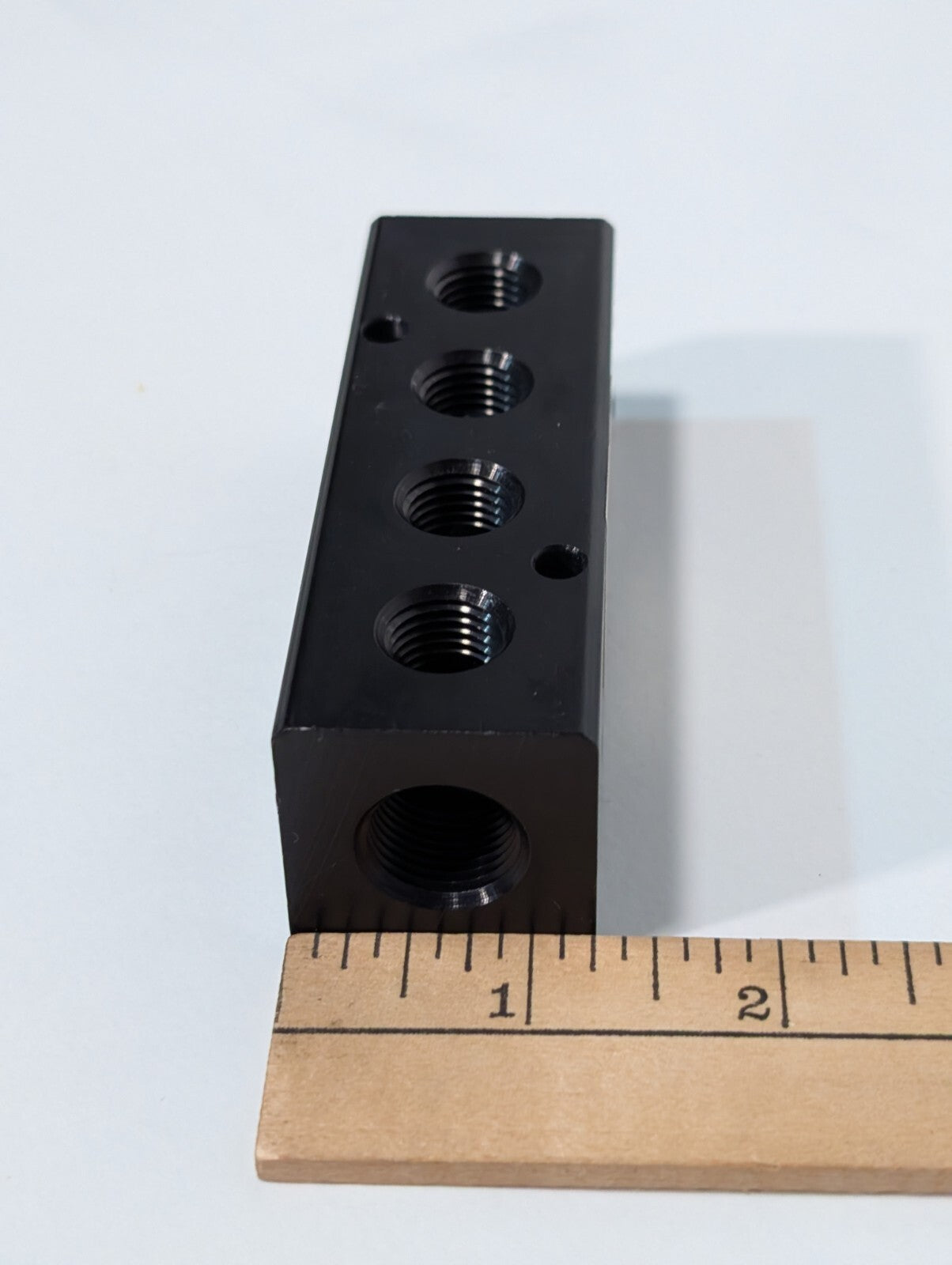 (4) Polyconn PCM20-250-04B Pneumatic Manifold 4x 1/4" NPT Out 3/8" NPT In