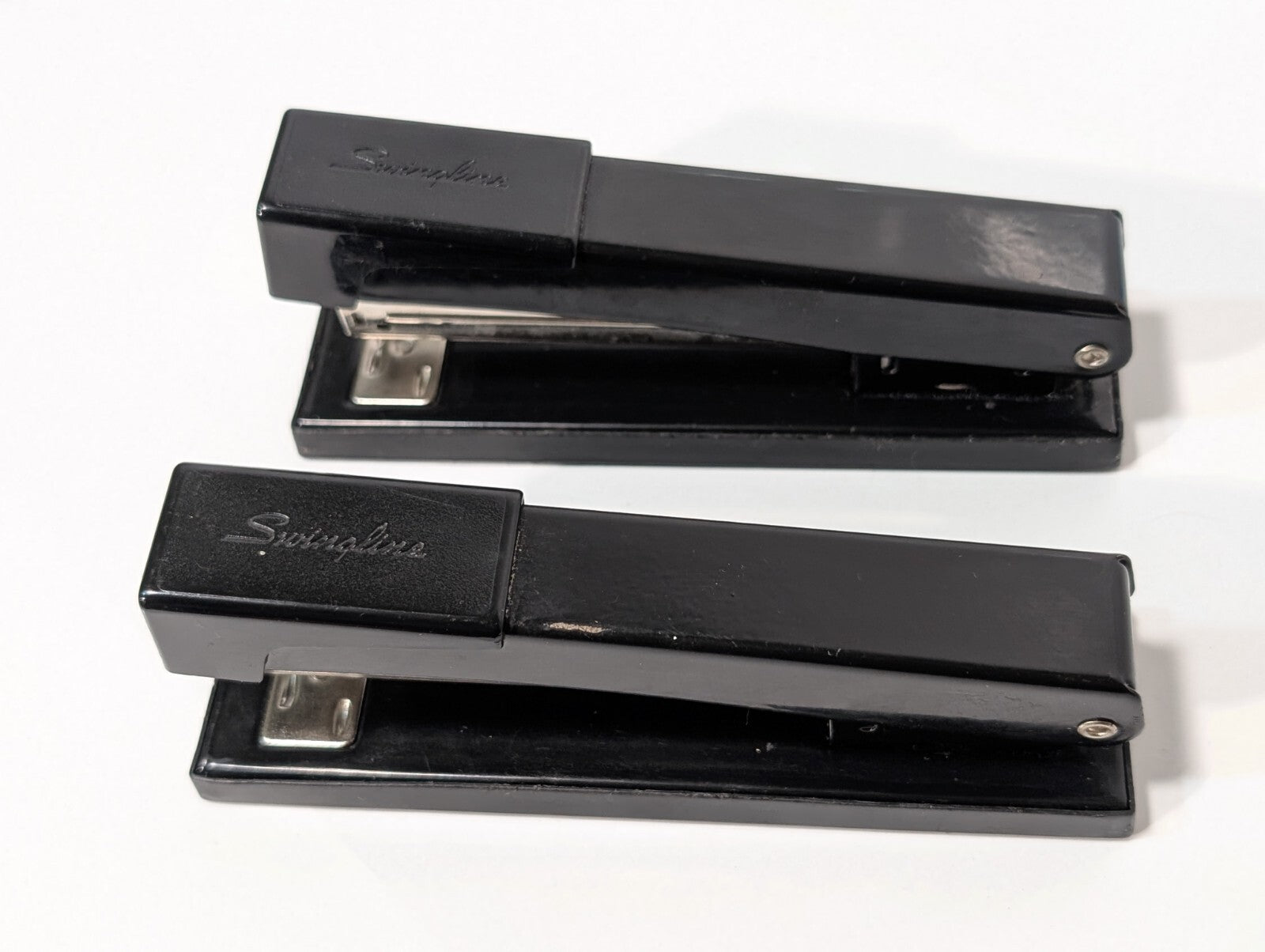 Staples Staplers Removers and Standard Staples, see photos