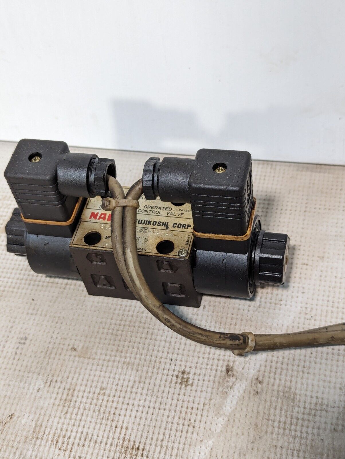 Nachi SLD-G01-E3X-01-11 Solenoid Operated Directional Control Valve - Free Ship
