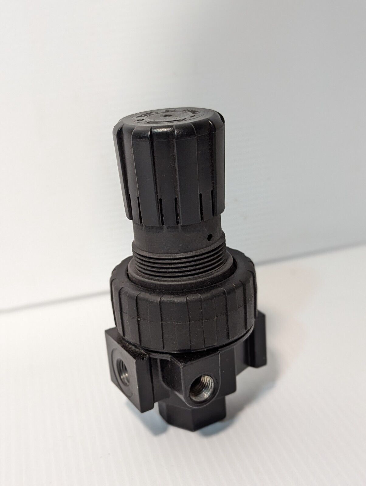 Parker 06R118AC Air Regulator, 1/4 In. Npt,53 Cfm, 250 Psi -Free Shipping-